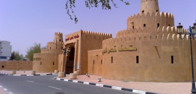 Строительство автодороги в заповеднике района города Аль-Аин в ОАЭ